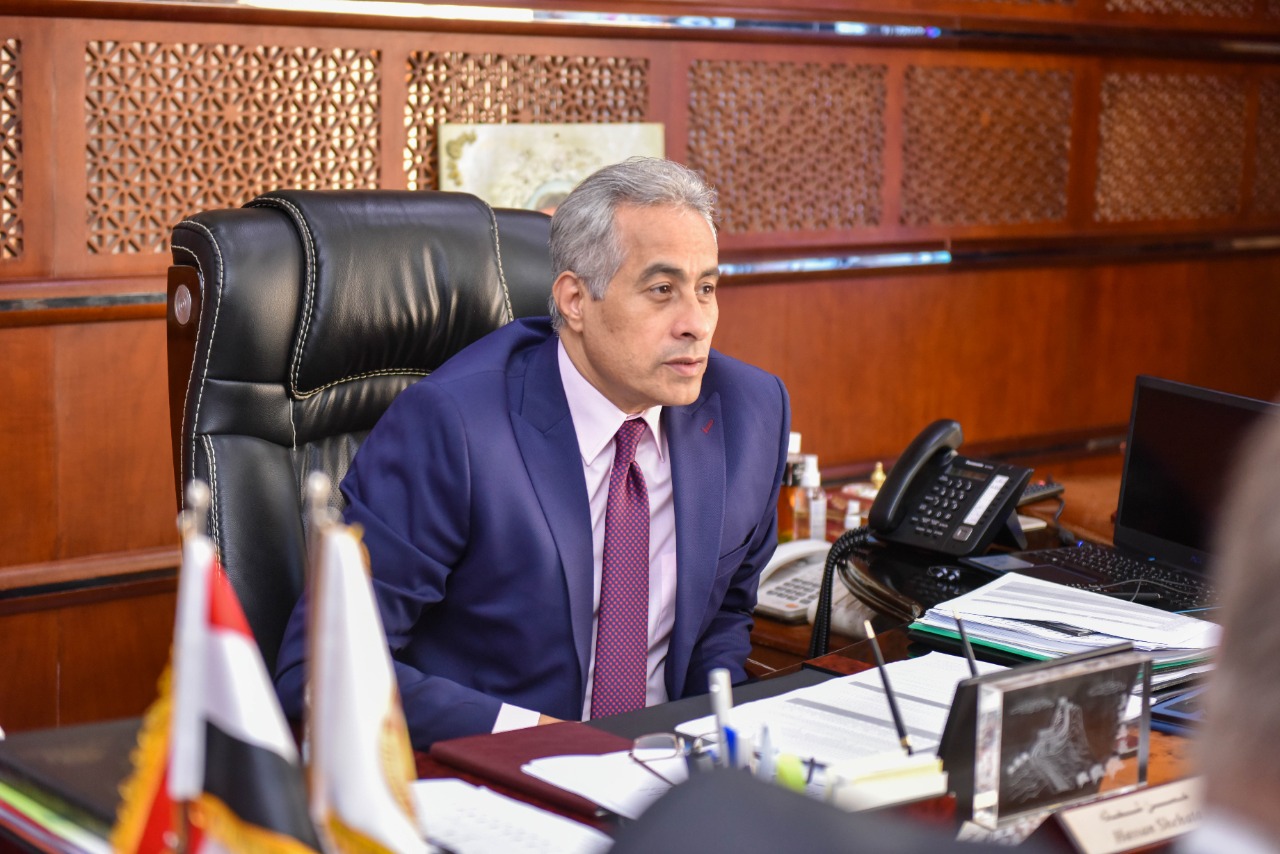 وزير القوى العامله 